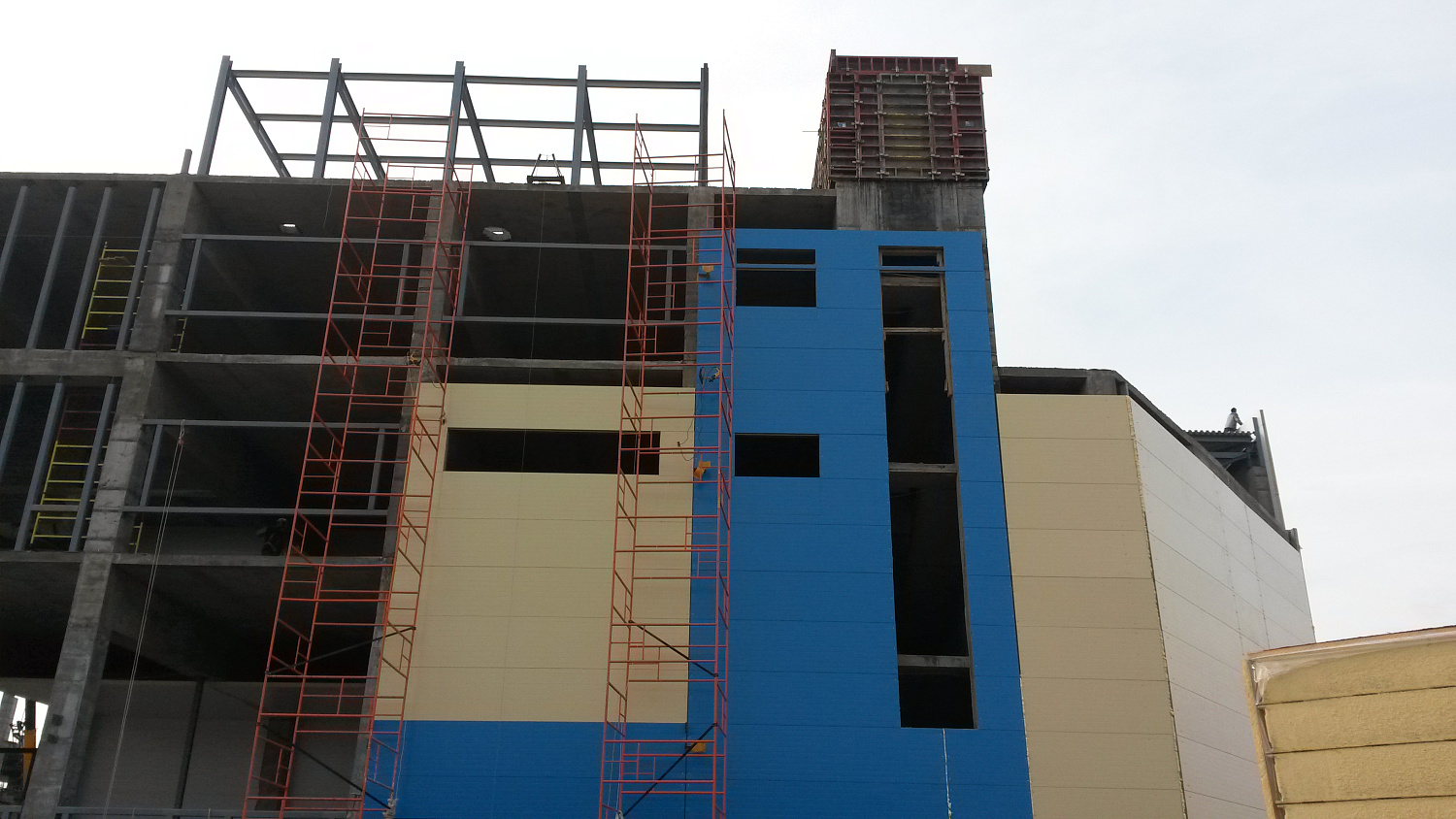 Монтаж сэндвич панелей ангаров