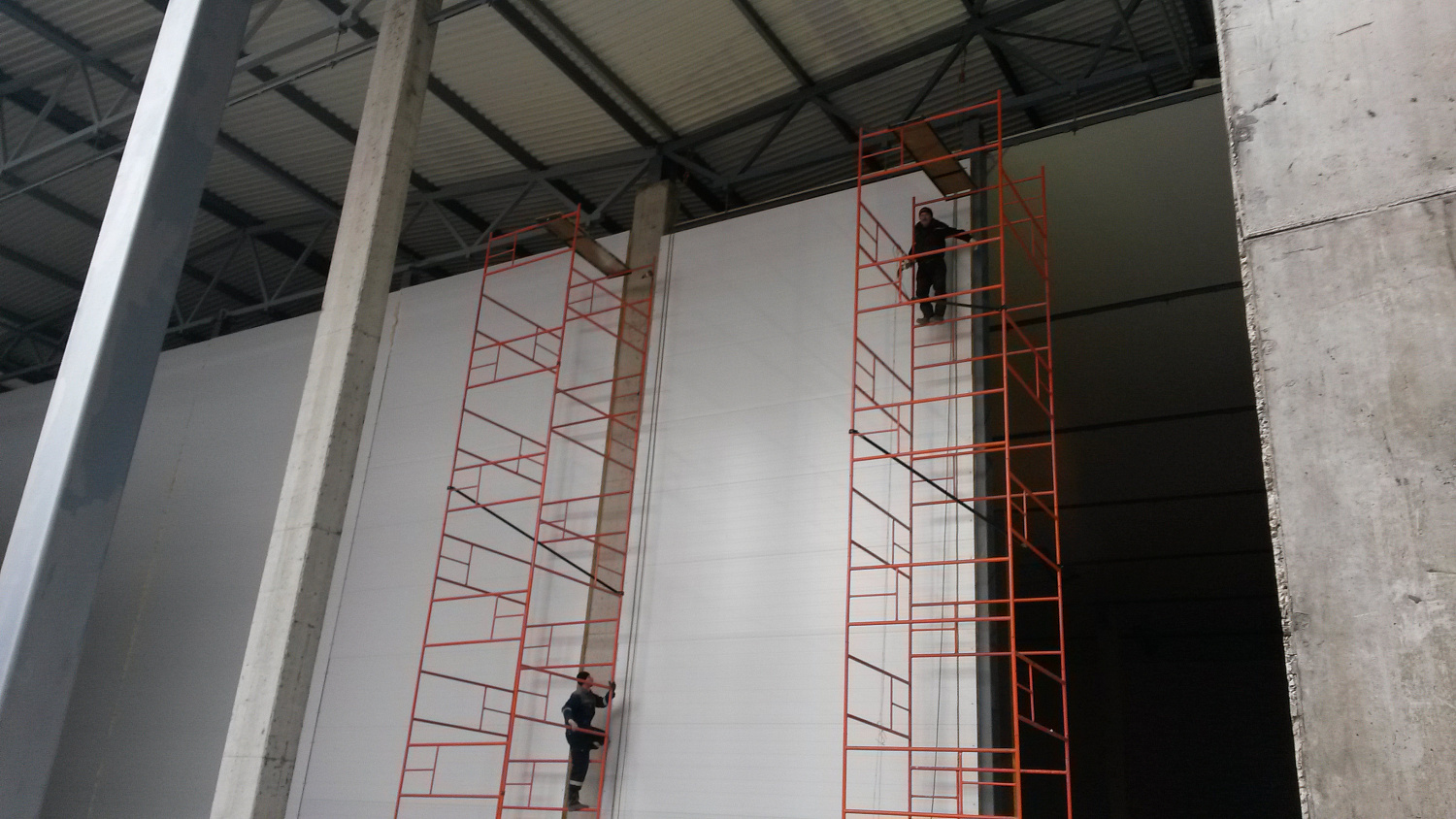 Монтаж сэндвич панелей ангаров