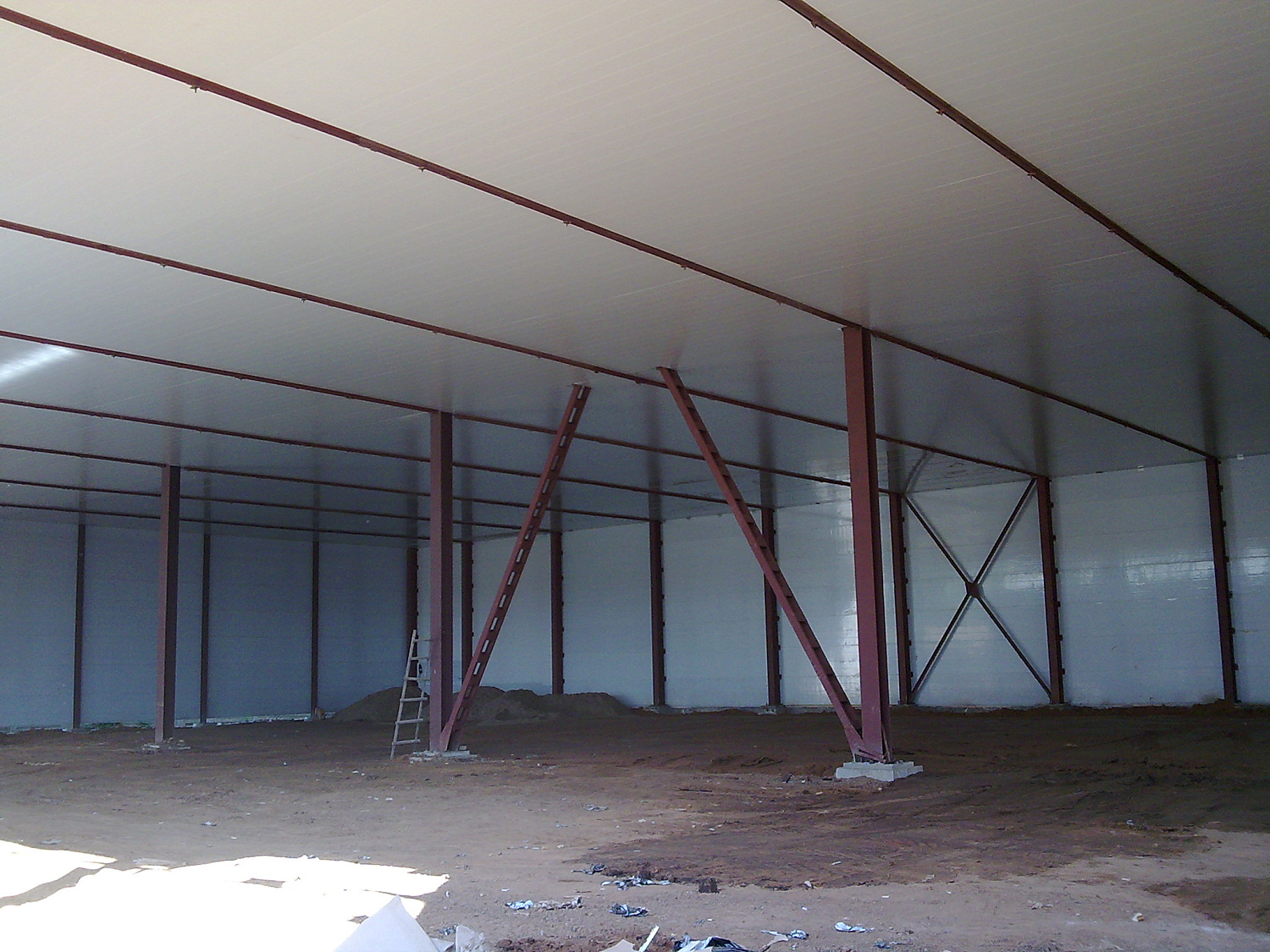 Монтаж сэндвич панелей ангаров